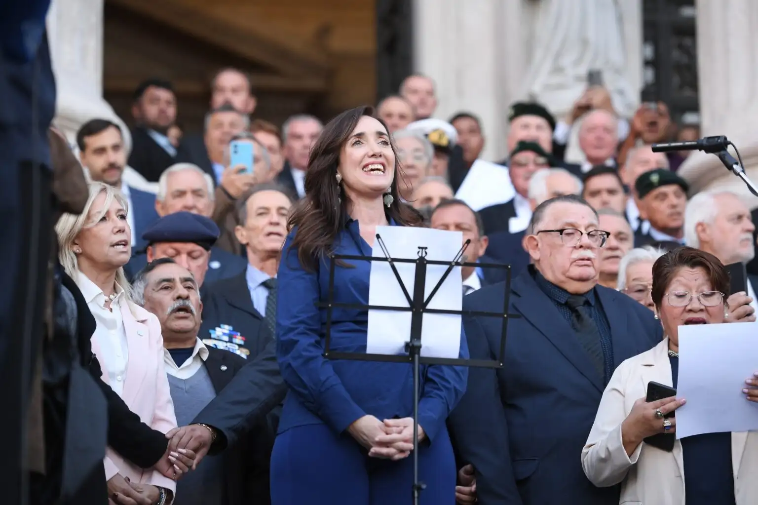 Victoria Villarruel encabezó el acto “Malvinas, Epopeya Nacional” y distinguió a veteranos de Malvinas.