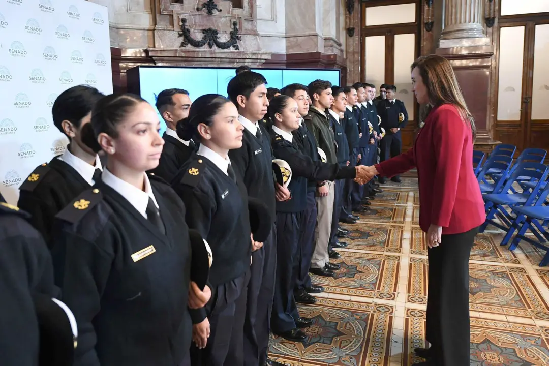 Victoria Villarruel recibió en el Senado a cadetes de la Armada