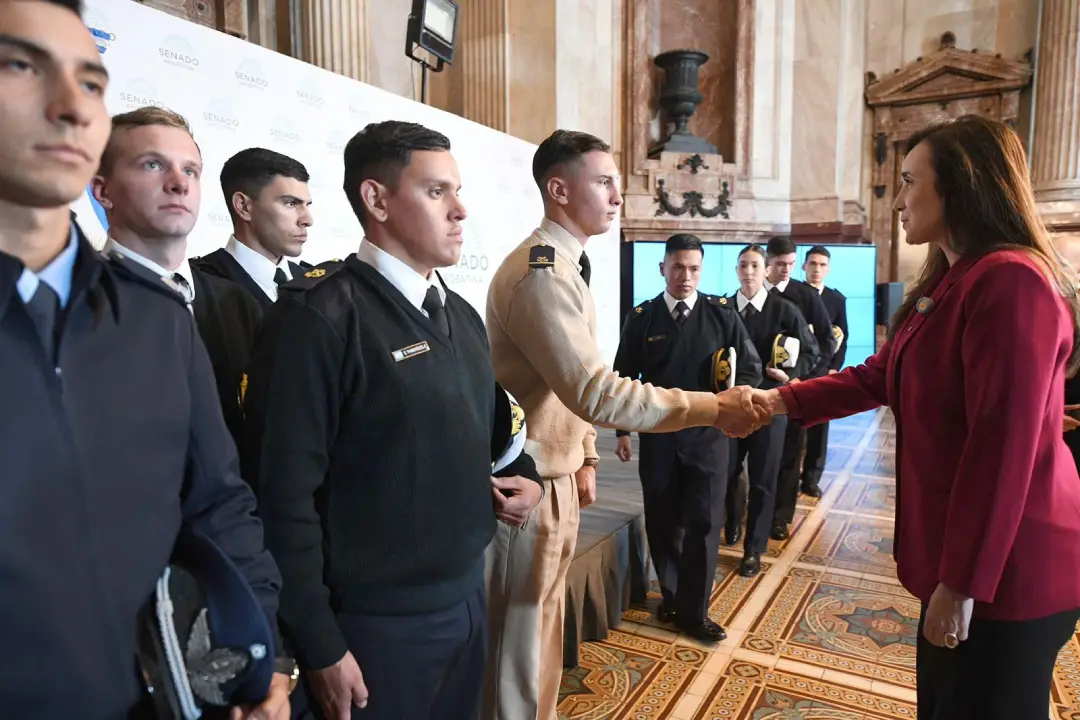 Victoria Villarruel recibió en el Senado a los cadetes de la Fragata ARA Libertad