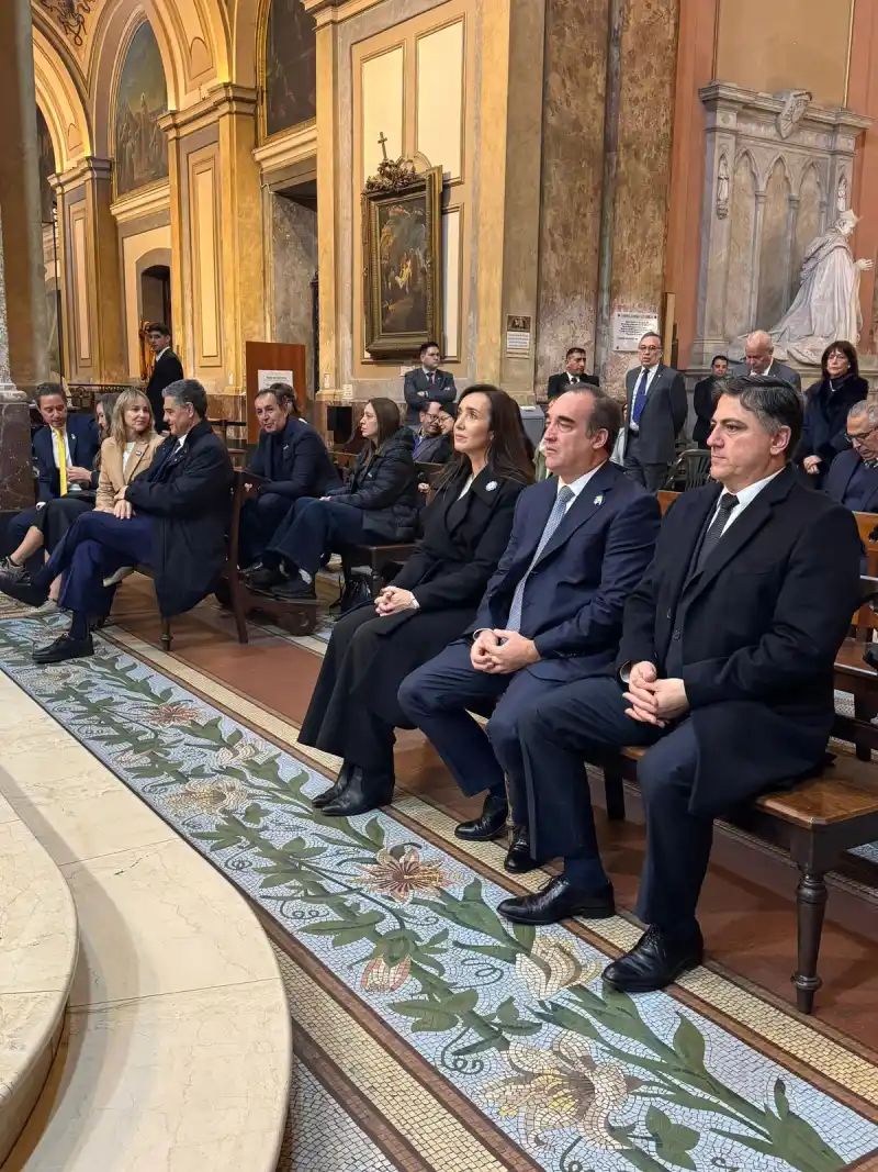 Victoria Villarruel en la Misa por el Papa León XIV en la Catedral Metropolitana