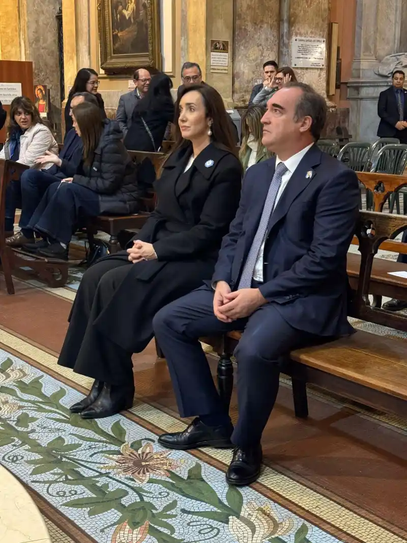 Victoria Villarruel en la Misa por el Papa León XIV en la Catedral Metropolitana
